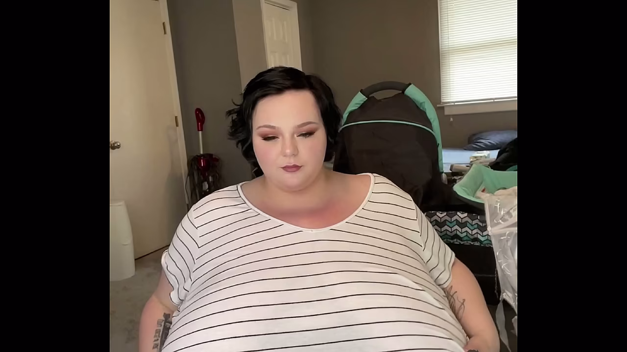 bbw plays with fat titties and breast milk
